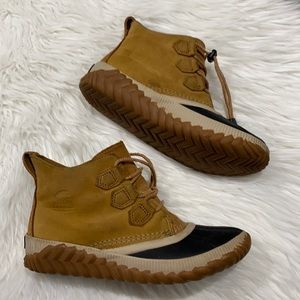 Sorel Boots - Youth 5, Ladies 6